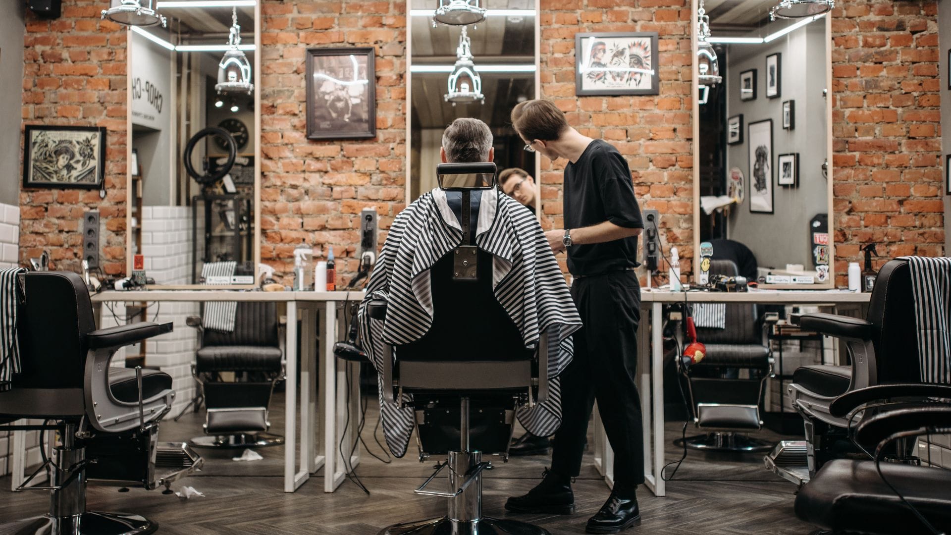 10 Barbershop Etiquette Rules Every Client Should Follow 10 Barbershop Etiquette Rules Every Client Should Follow