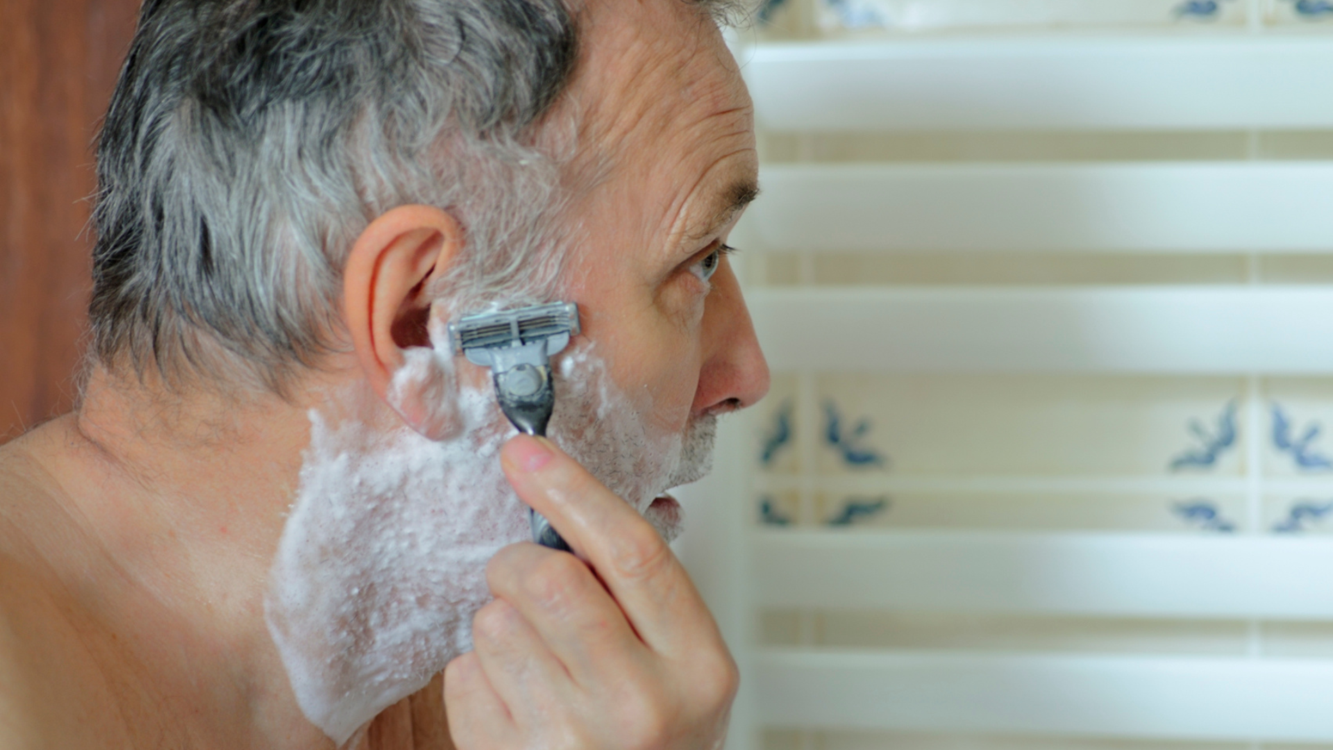 10 Best Razors for Men of All Skin Types 10 Best Razors for Men of All Skin Types