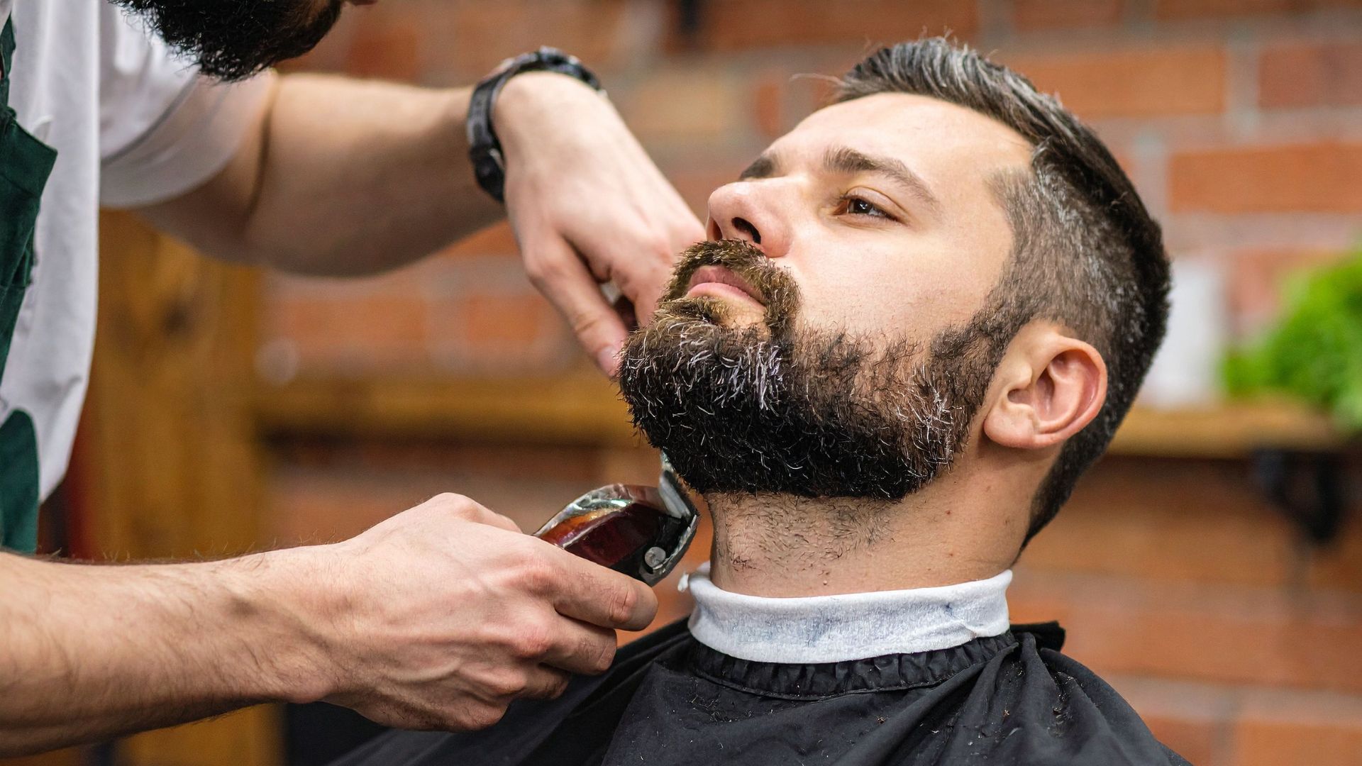 11 Signs Your Beard Needs Professional Care