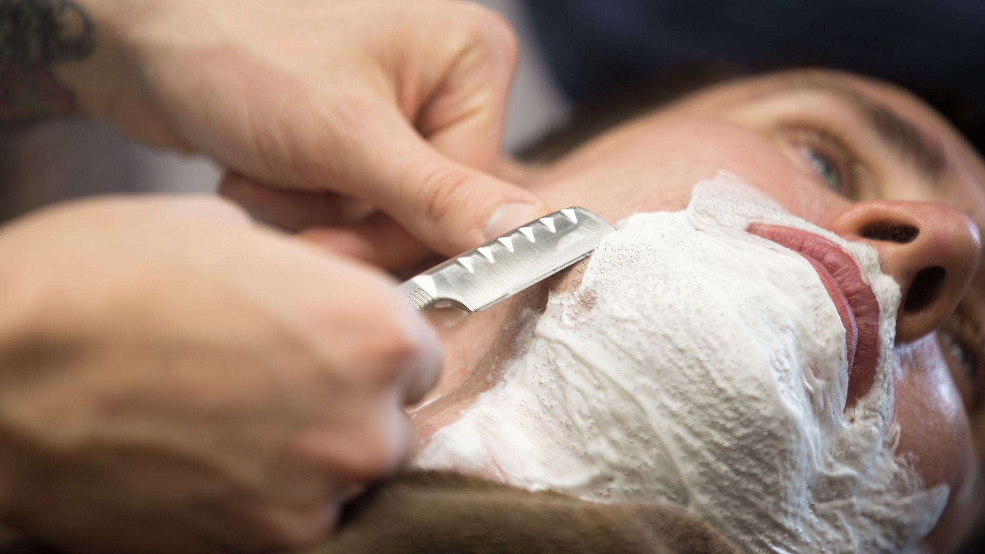 12 Advantages of Using a Straight Razor for Shaving 12 Advantages of Using a Straight Razor for Shaving