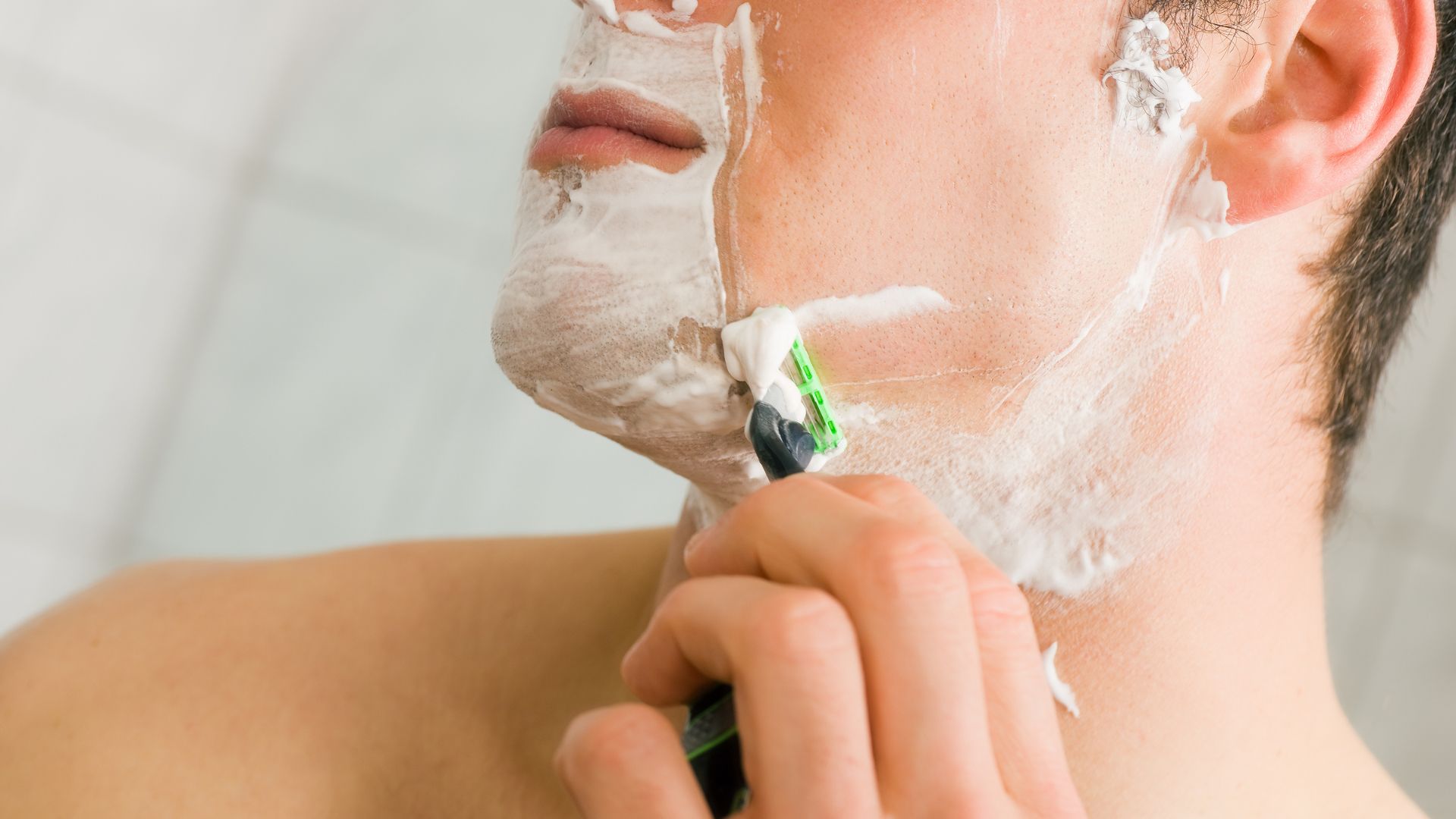 13 Mistakes to Avoid While Shaving 13 Mistakes to Avoid While Shaving