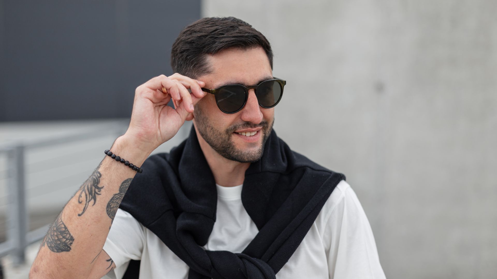 14 Fall Hairstyles That Handle the Windy Weather